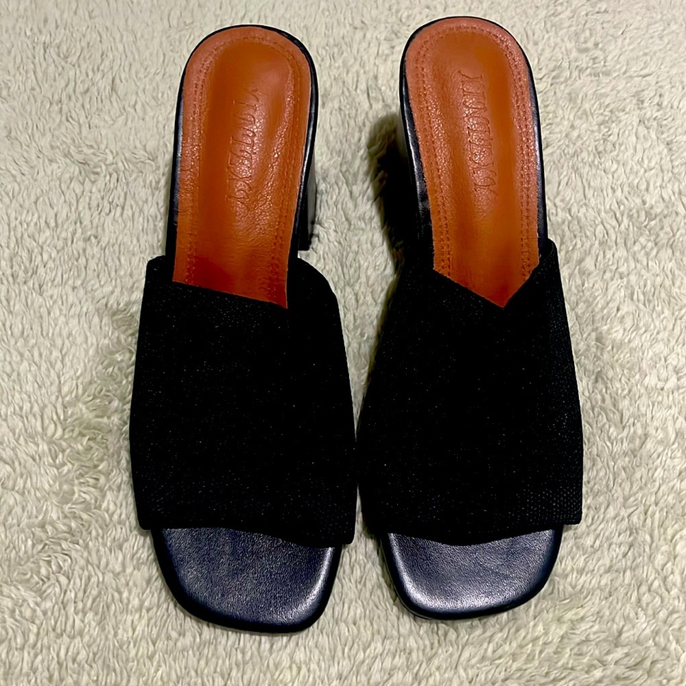 Black Ribbed Sandals